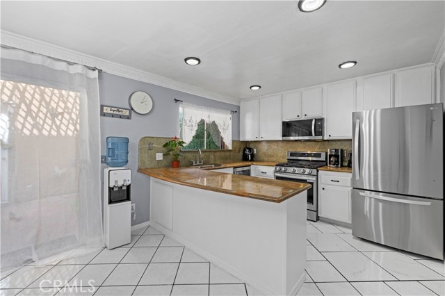 Detail Gallery Image 8 of 31 For 9158 Van Nuys Bld #8,  Panorama City,  CA 91402 - 2 Beds | 3 Baths