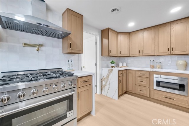 Image 2 of 45 For 2902 Winfield