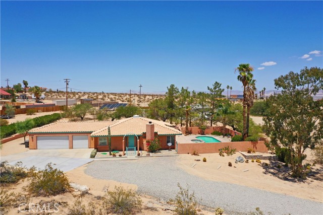Detail Gallery Image 4 of 71 For 6144 Carodean, Twentynine Palms,  CA 92277 - 3 Beds | 2 Baths