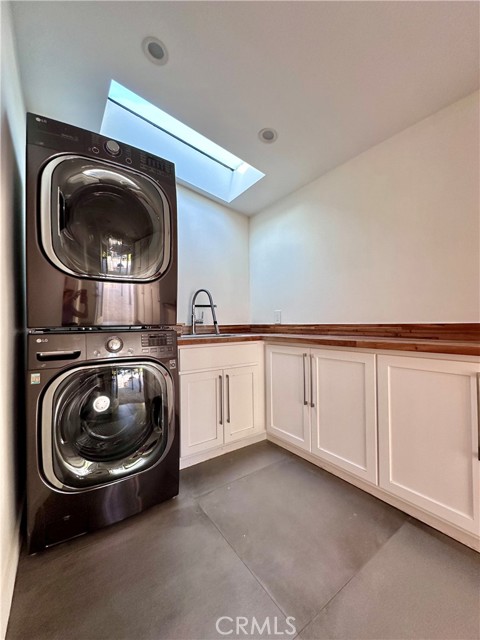 Detail Gallery Image 13 of 21 For 23442 Friar St, Woodland Hills,  CA 91367 - 4 Beds | 3 Baths