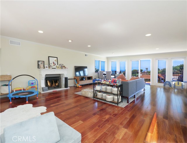 345 Palos Verdes W Drive, Palos Verdes Estates CA: https://media.crmls.org/medias/50914022-7c0d-4568-8c70-ea859aa247a8.jpg