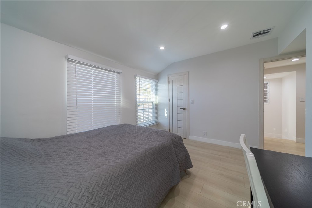 902 E WALNUT AvenueBurbank img 28