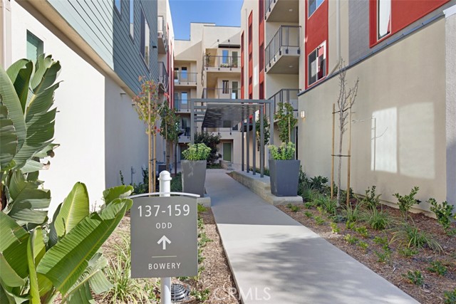 151 Bowery Irvine, California BRAND SPANKING NEW, built just last year --- by Lannar --- Tribeca at Central Park West in Irvine is a new community with open concept living spaces, decks, gourmet kitchens and DUAL master suites with large walk-in closets. Tenants will be able to take advantage of all of the wonderful amenities that Central Park West has to offer with a resort-style clubhouse, barbecue areas, state-of-the-art health and fitness center, exercise/yoga studio, and Junior-Olympic-size saline pool and spas. Close to 405 fwy and fine dinning/shopping, banks, theaters, CostCo, Lowe's, all in driving distance. For Beach lovers, Newport Beach and Laguna Beach, LA Fitness Center and above all Irvine Spectrum. MUST SEE to fall in love.