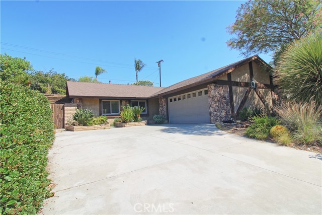711 HACIENDA Drive, Riverside CA: https://media.crmls.org/medias/50940b2e-d46f-4de0-a9e9-d1c283a2d074.jpg