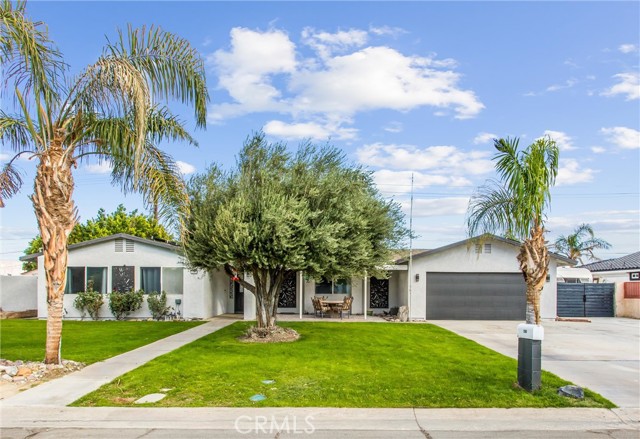 Detail Gallery Image 2 of 32 For 2300 N Whitewater Club Dr, Palm Springs,  CA 92262 - 4 Beds | 2 Baths