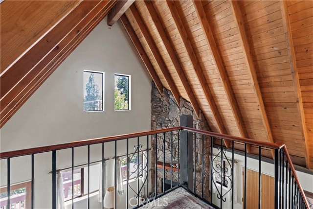 Detail Gallery Image 9 of 31 For 720 Pinnacle Dr, Lake Arrowhead,  CA 92352 - 2 Beds | 2 Baths