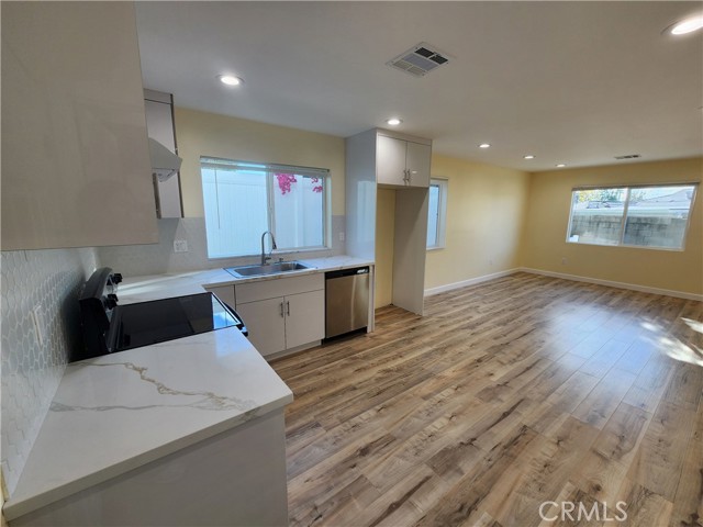 Detail Gallery Image 10 of 37 For 16432 Halsted St, North Hills,  CA 91343 - 3 Beds | 2/1 Baths