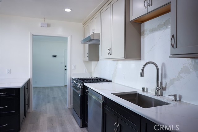 Detail Gallery Image 4 of 17 For 11253 Segrell Way, Culver City,  CA 90230 - 3 Beds | 2 Baths