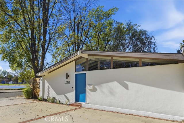 Detail Gallery Image 2 of 26 For 6141 Jumilla, Woodland Hills,  CA 91367 - 3 Beds | 2/1 Baths