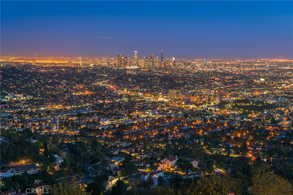 https://media.crmls.org/medias/50963a44-8db2-4c4d-b71b-d5195a8554c8.jpg?preset=X-Large