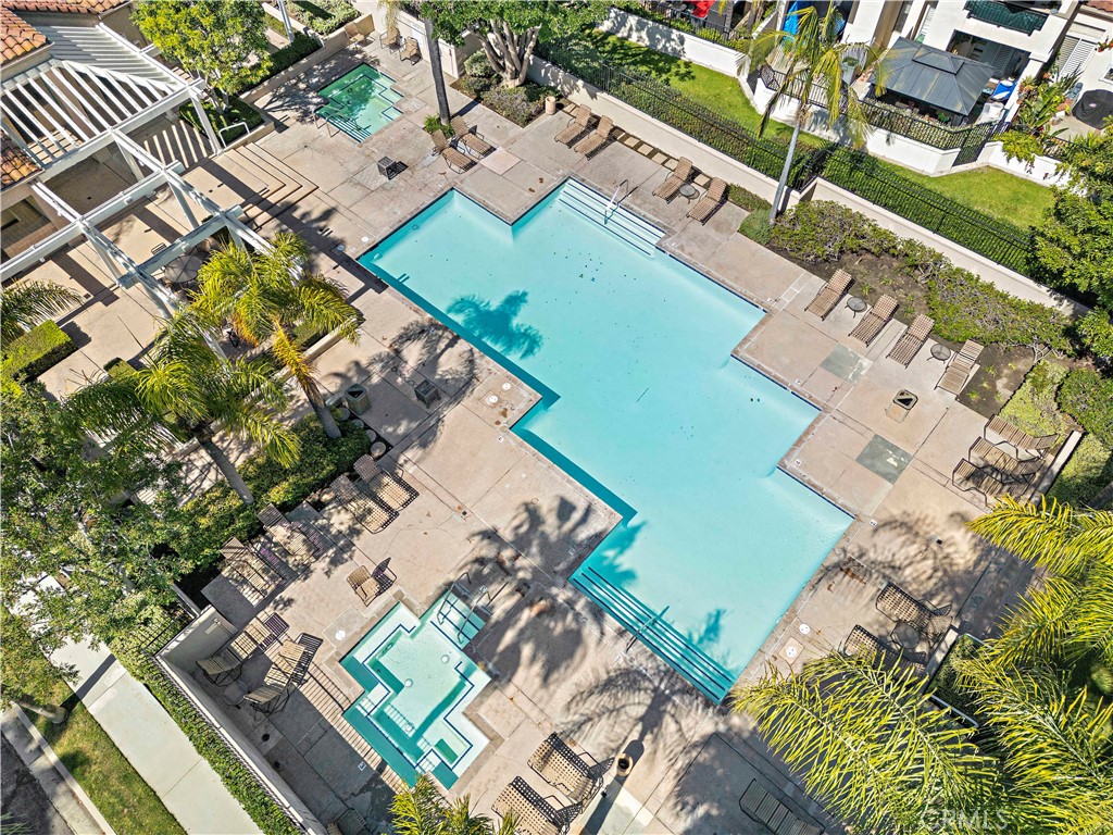 https://media.crmls.org/medias/5097120d-d76b-4de4-9794-403ae2f267ce.jpg?preset=X-Large
