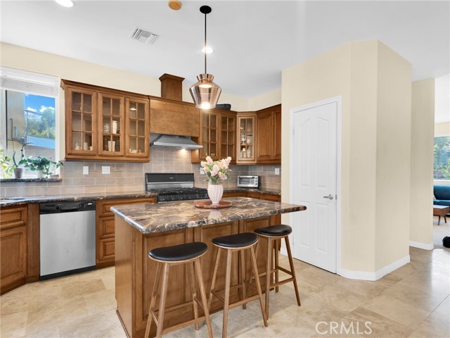 1124 Kathleen Drive, Newbury Park CA: https://media.crmls.org/medias/50976ced-8ae4-4462-85c3-45c1707f3168.jpg