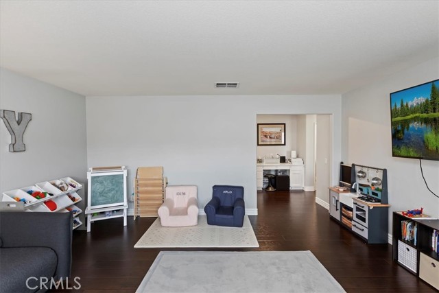 7416 Mayfield Street, Eastvale CA: https://media.crmls.org/medias/5098b094-a747-4561-b131-693e68334b08.jpg