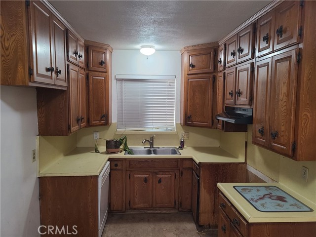 7938 Chantry Avenue, Fontana CA: https://media.crmls.org/medias/5098b11f-9b89-457f-84e6-b4cd60aff1ee.jpg