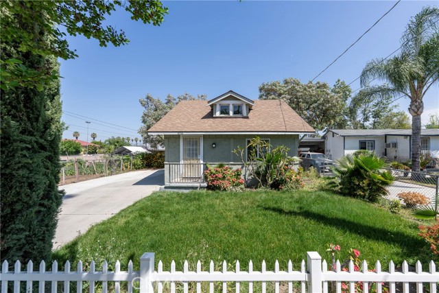 Detail Gallery Image 5 of 68 For 3751 Mckenzie Street, Riverside,  CA 92503 - 5 Beds | 2 Baths