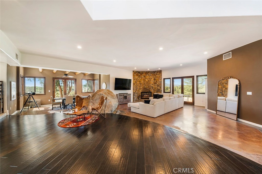40101 Avenida La Cresta