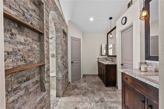 30463 Vineyard Lane, Castaic CA: https://media.crmls.org/medias/50993e6f-c1d2-4803-a099-1f1aace39a0c.jpg