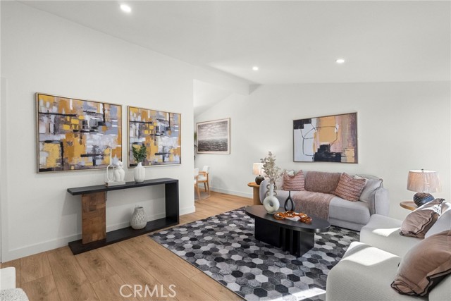 Detail Gallery Image 3 of 21 For 27442 Plumwood, Canyon Country,  CA 91351 - 3 Beds | 1 Baths