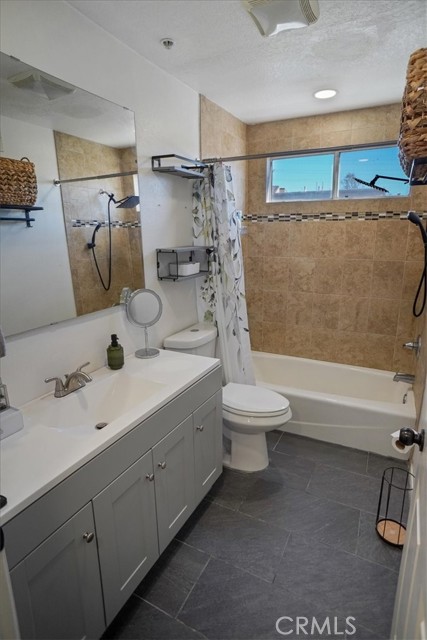 Detail Gallery Image 12 of 16 For 11044 Acama, North Hollywood,  CA 91602 - 2 Beds | 2 Baths