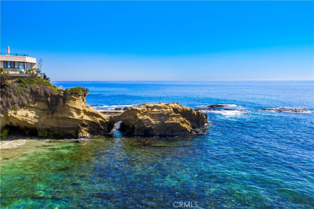 https://media.crmls.org/medias/509c692c-1bfd-4f9b-8bc8-23fcbc6c5da9.jpg?preset=X-Large