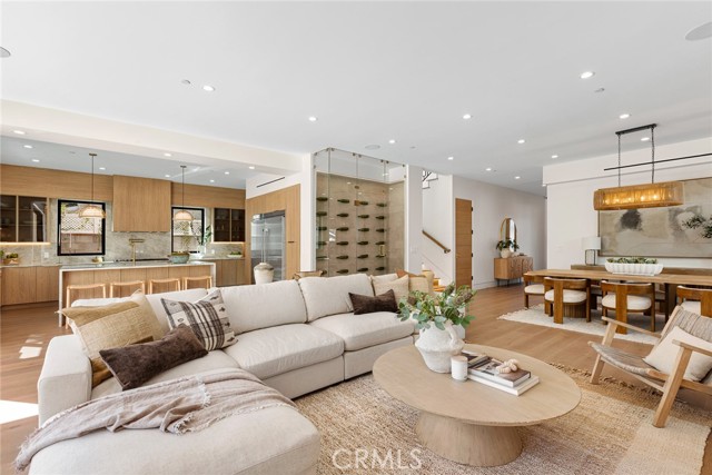 22640 Clarendon Street, Woodland Hills CA: https://media.crmls.org/medias/509ca3ef-3583-4f11-8bbd-34c4f589c19e.jpg