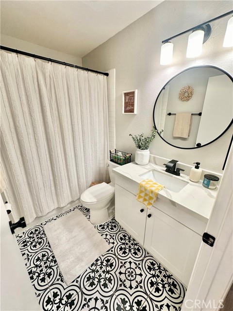 Detail Gallery Image 16 of 20 For 1045 E 3rd #4,  Long Beach,  CA 90802 - 2 Beds | 2 Baths