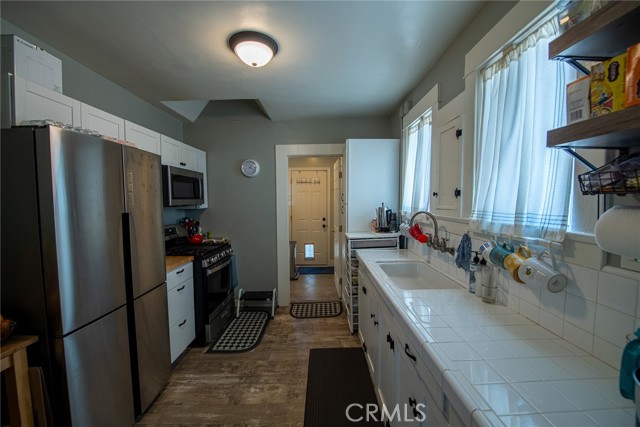 922 W 3rd Street, San Pedro CA: https://media.crmls.org/medias/509ce700-d0fb-48b3-8120-3ca8fc4e0e1b.jpg