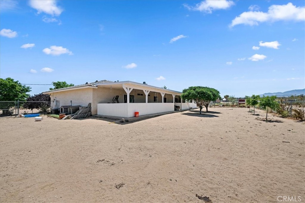 https://media.crmls.org/medias/509d0403-5cda-41c2-9256-7ab644978daf.jpg?preset=X-Large