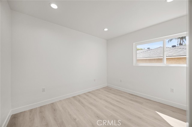 Image 20 of 37 For 2024 Grandridge Ave