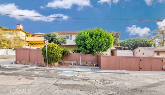 2000 Nelson Avenue, Redondo Beach, California 90278, 3 Bedrooms Bedrooms, ,1 BathroomBathrooms,Residential,For Sale,Nelson,PW24233592