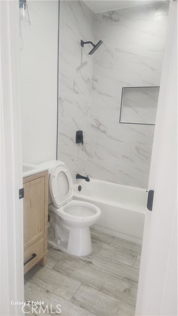 Detail Gallery Image 3 of 4 For 5325 Latham #1,  Los Angeles,  CA 90011 - 3 Beds | 2 Baths