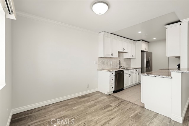 5403 Newcastle Avenue photo 17