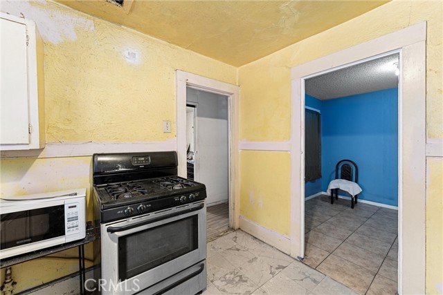 Detail Gallery Image 7 of 16 For 1749 E 43rd St, Los Angeles,  CA 90058 - 2 Beds | 1 Baths