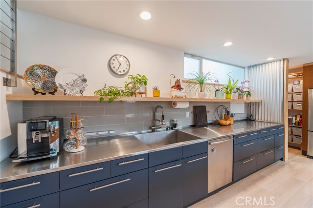 Detail Gallery Image 15 of 49 For 358 Santa Ana, Long Beach,  CA 90803 - 3 Beds | 3 Baths