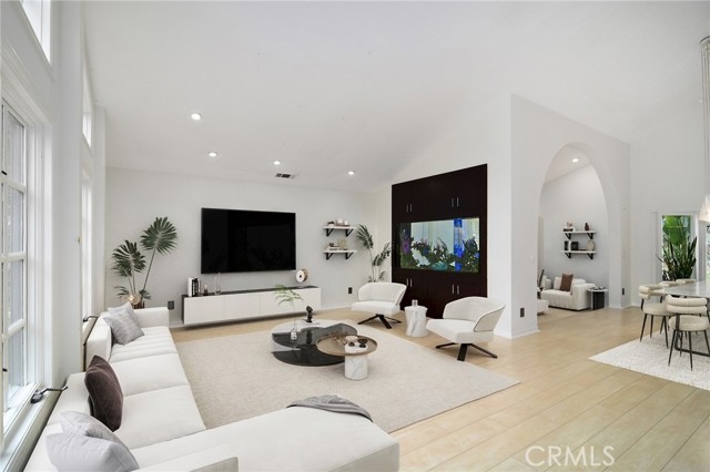 3757 Coldstream, Tarzana CA: https://media.crmls.org/medias/50a1d417-7d84-4d6f-838c-69ca34ba8a55.jpg