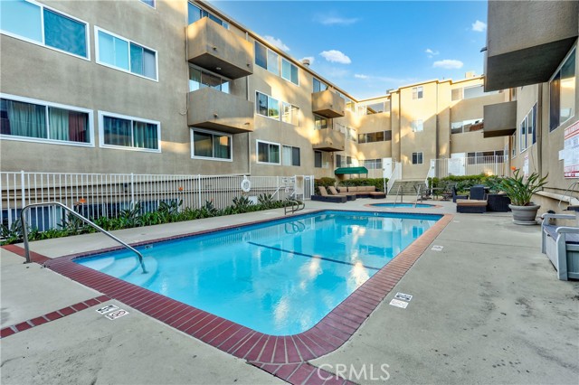14141 Dickens, Sherman Oaks CA: https://media.crmls.org/medias/50a1eb2a-54aa-43e1-9755-d9f08fb255e3.jpg
