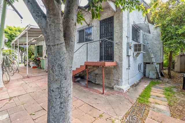Detail Gallery Image 11 of 55 For 2530 Ganahl St, Los Angeles,  CA 90033 - 5 Beds | 2 Baths
