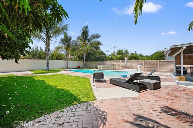 8745 Valjean Avenue, North Hills CA: https://media.crmls.org/medias/50a47145-aece-4eb2-b52e-03a8f723992a.jpg