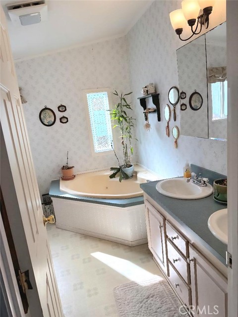 Detail Gallery Image 11 of 22 For 21851 Newland St. #82,  Huntington Beach,  CA 92646 - 4 Beds | 2 Baths