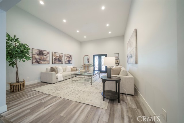 Detail Gallery Image 11 of 57 For 22046 Kinzie St, Chatsworth,  CA 91311 - 3 Beds | 3 Baths