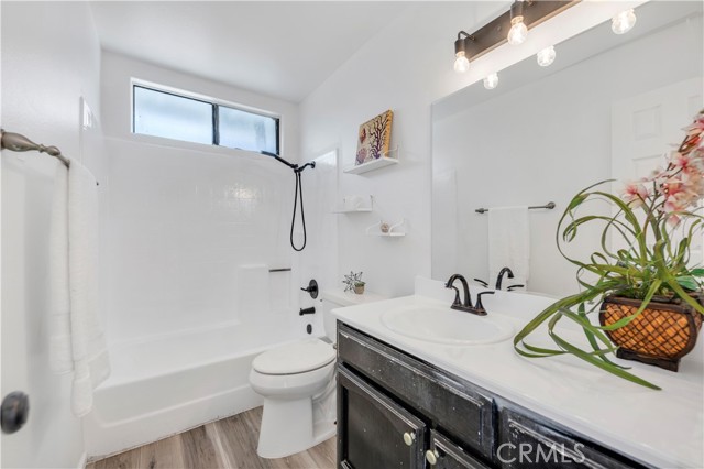 450 Anchor Way, Carlsbad CA: https://media.crmls.org/medias/50a4f3aa-d351-495d-9d1c-55df419a1800.jpg