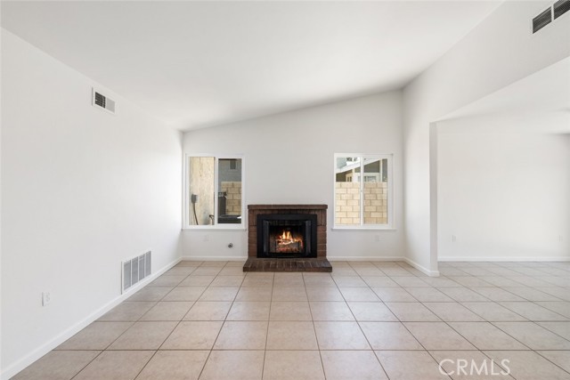 Detail Gallery Image 7 of 35 For 11657 Queensborough St, Riverside,  CA 92503 - 3 Beds | 2 Baths