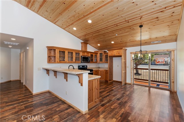 Detail Gallery Image 7 of 32 For 878 Fir Ln, Big Bear City,  CA 92314 - 3 Beds | 2 Baths