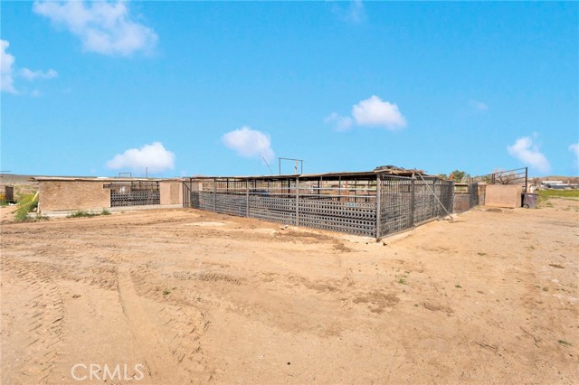 Detail Gallery Image 10 of 22 For 28571 Wild, Helendale,  CA 92342 - 2 Beds | 1 Baths