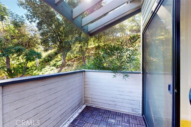 Detail Gallery Image 17 of 38 For 10504 Sunland Blvd Bld #5,  Sunland,  CA 91040 - 2 Beds | 2 Baths