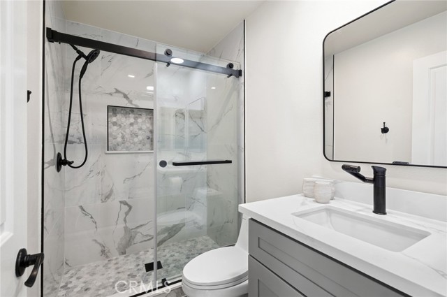 37 Pheasant Creek, Irvine CA: https://media.crmls.org/medias/50a6fbd5-7300-4c2d-a4b9-be5ed76dd08d.jpg