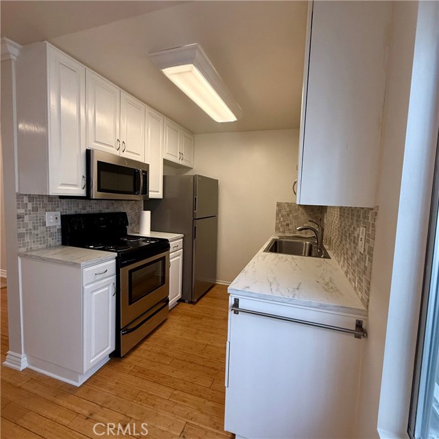 Detail Gallery Image 6 of 14 For 12801 Moorpark #106,  Studio City,  CA 91604 - 2 Beds | 2 Baths