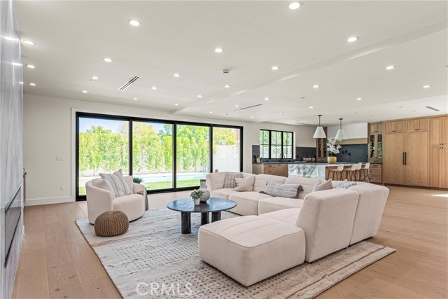 Detail Gallery Image 16 of 51 For 5258 Lemona Ave, Sherman Oaks,  CA 91411 - 4 Beds | 5 Baths