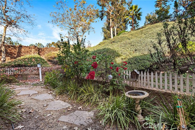 Detail Gallery Image 9 of 11 For 2 Chickadee Ln, Aliso Viejo,  CA 92656 - 4 Beds | 2/1 Baths