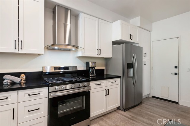 Detail Gallery Image 11 of 43 For 4827 Matteo, Oak Park,  CA 91377 - 3 Beds | 3 Baths